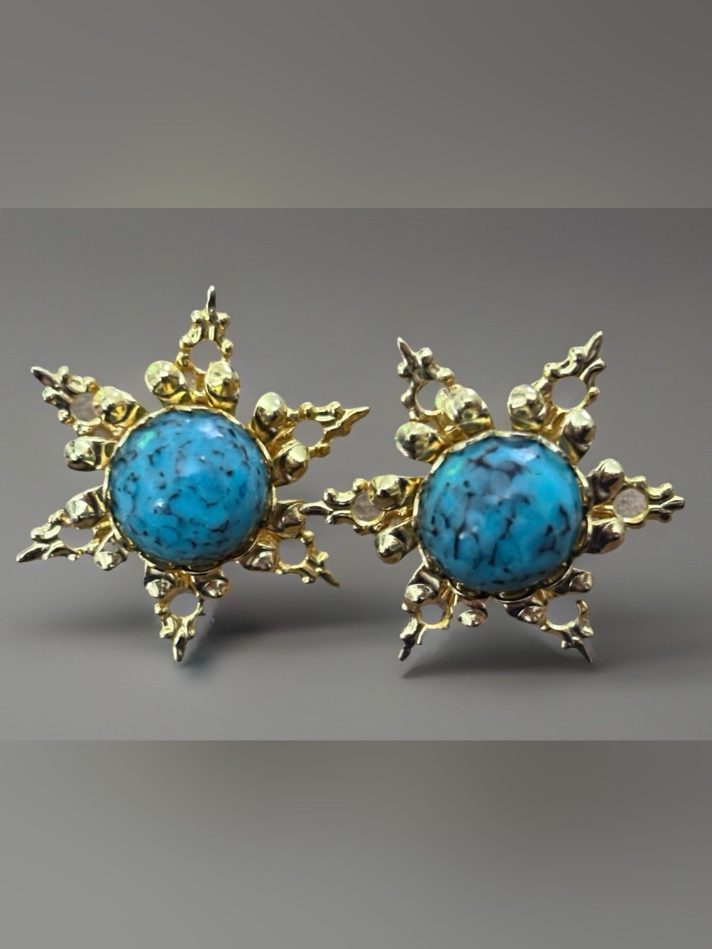 Vintage Faux Turquoise Goldtone Starburst Setting Design Earrings Screwbacks